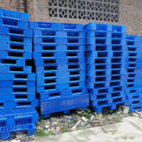 80多個工(gōng)廠塑料托盤打包處理