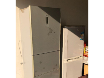 兩台閑置海爾冰箱打包處理