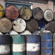 西安工(gōng)業廢油回收價格多少錢一(yī)斤-西安廢機油回收公司