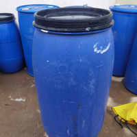 每個月有200來個藍(lán)色塑料桶處理