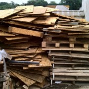 貴陽雲岩區建築木闆回收價格行情一(yī)覽表在線咨詢木材回收公司
